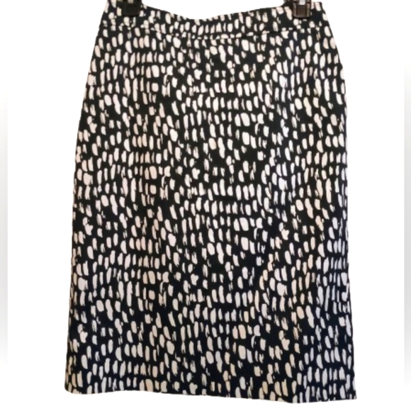 Ann Taylor Dresses & Skirts - Ann Taylor Lightweight Lined Black White Pencil Skirt Back Zipper Women's Size 2